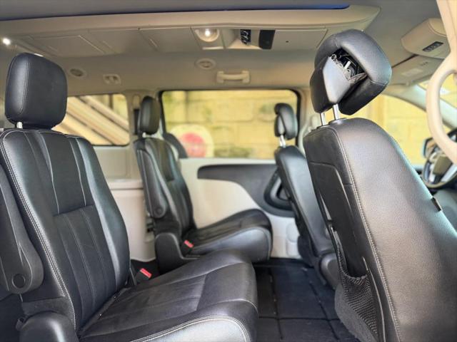 2015 Chrysler Town & Country Touring
