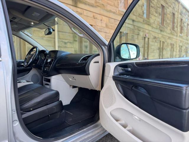 2015 Chrysler Town & Country Touring
