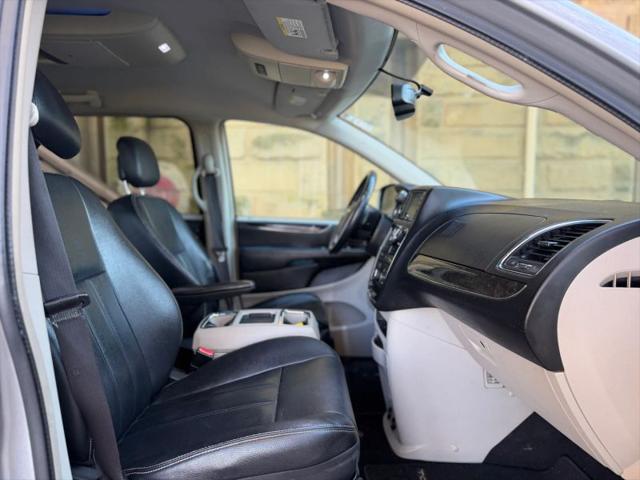 2015 Chrysler Town & Country Touring