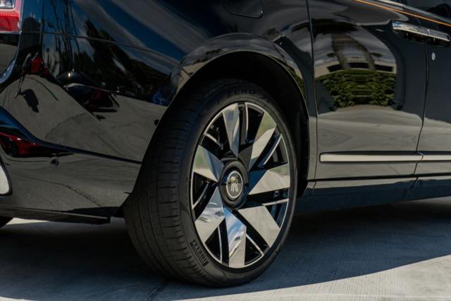 2025 Rolls-Royce Cullinan Base
