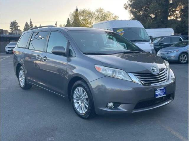 2015 Toyota Sienna XLE 8 Passenger