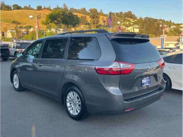 2015 Toyota Sienna XLE 8 Passenger