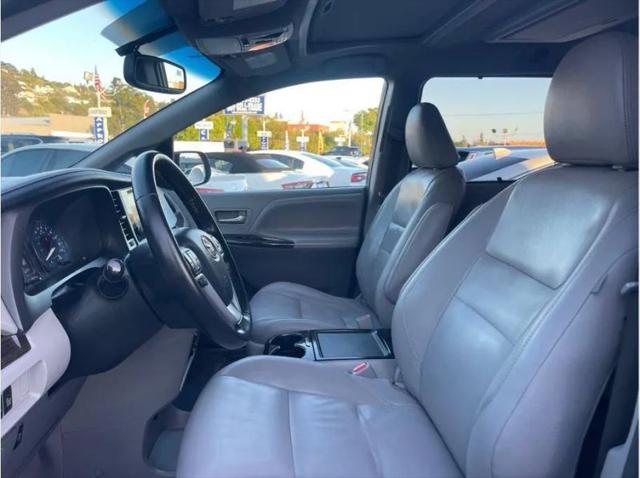 2015 Toyota Sienna XLE 8 Passenger