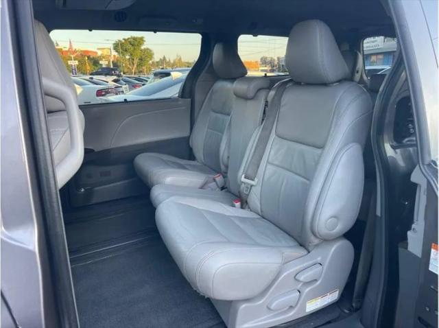 2015 Toyota Sienna XLE 8 Passenger