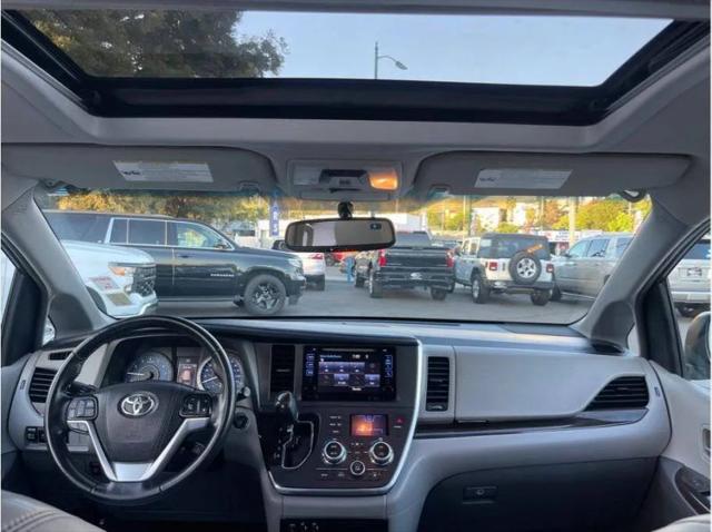 2015 Toyota Sienna XLE 8 Passenger