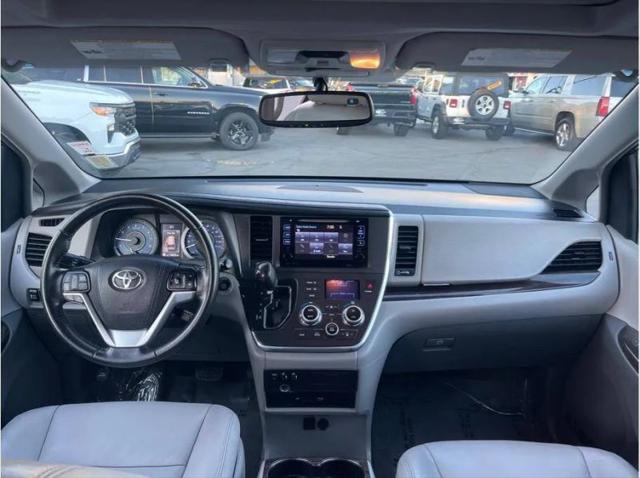 2015 Toyota Sienna XLE 8 Passenger