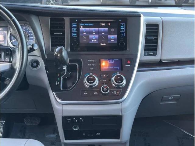 2015 Toyota Sienna XLE 8 Passenger