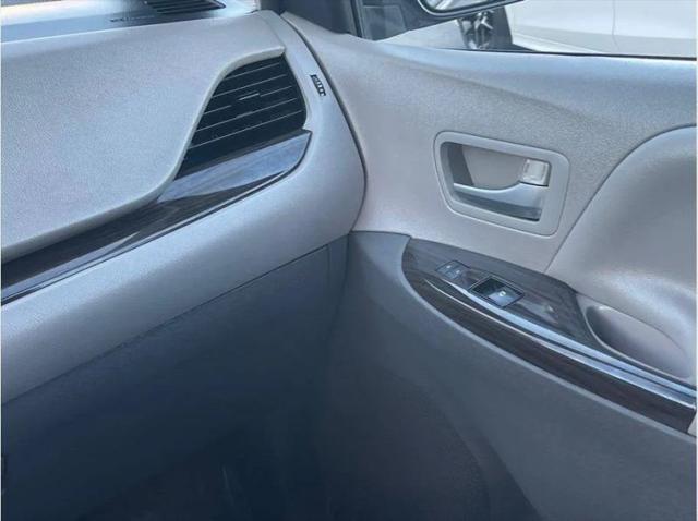 2015 Toyota Sienna XLE 8 Passenger