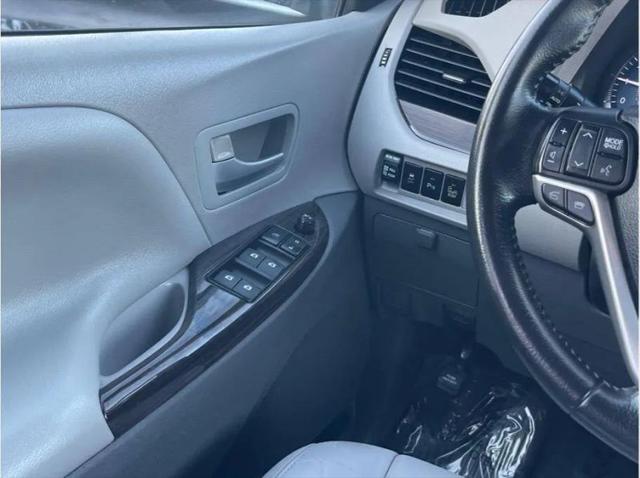 2015 Toyota Sienna XLE 8 Passenger