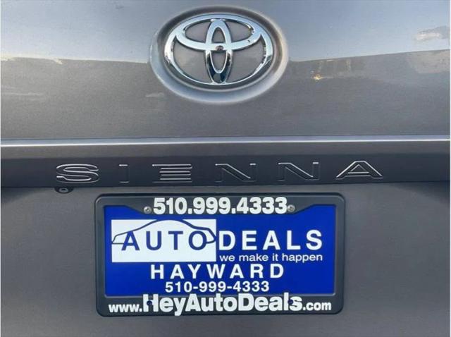 2015 Toyota Sienna XLE 8 Passenger