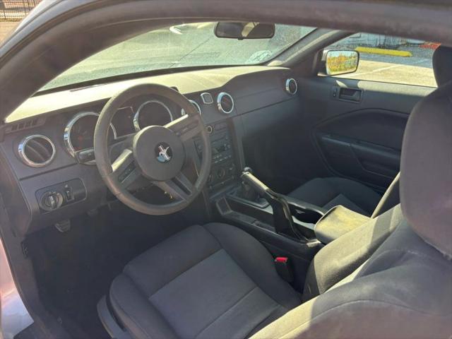 2007 Ford Mustang V6 Deluxe