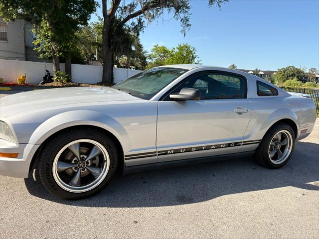 2007 Ford Mustang V6 Deluxe