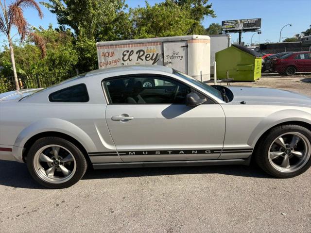 2007 Ford Mustang V6 Deluxe