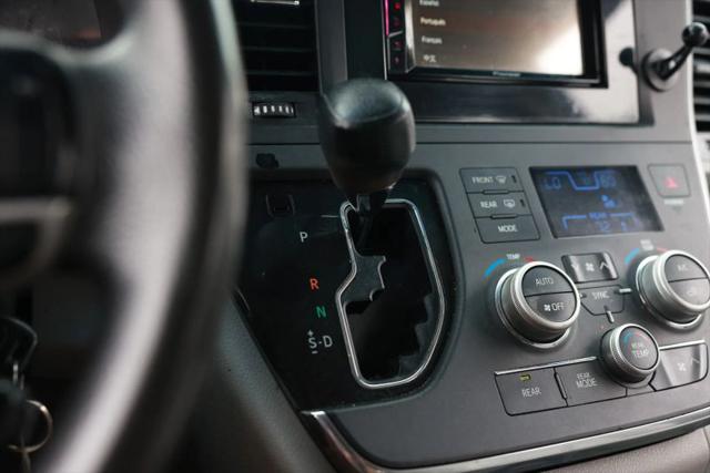 2015 Toyota Sienna LE 7 Passenger