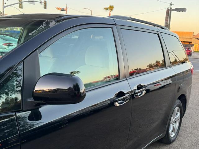 2017 Toyota Sienna LE 8 Passenger