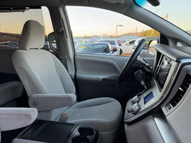 2017 Toyota Sienna LE 8 Passenger