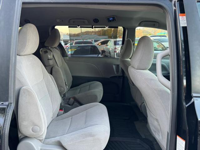 2017 Toyota Sienna LE 8 Passenger