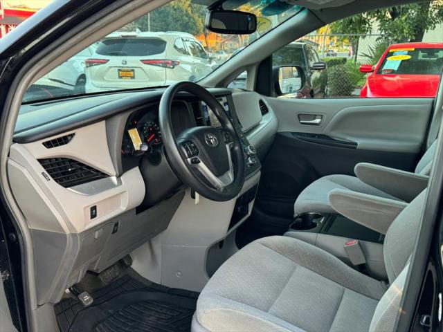 2017 Toyota Sienna LE 8 Passenger