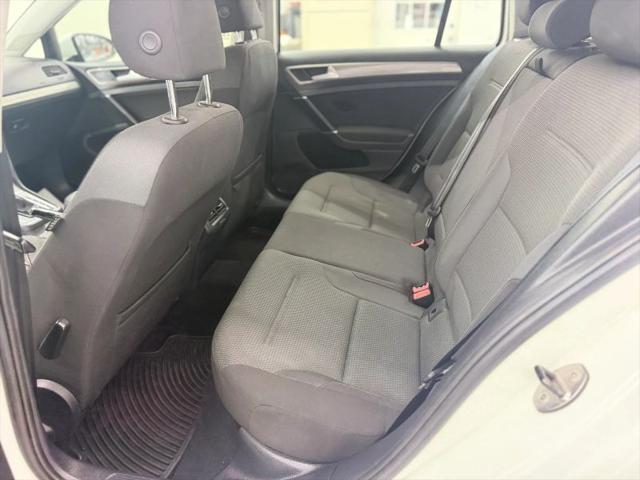 2016 Volkswagen Golf SportWagen TSI S 4-Door