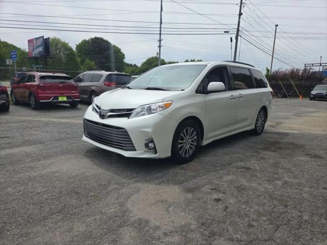 2018 Toyota Sienna XLE 8 Passenger