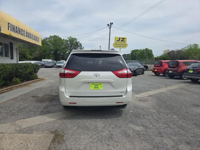 2018 Toyota Sienna XLE 8 Passenger