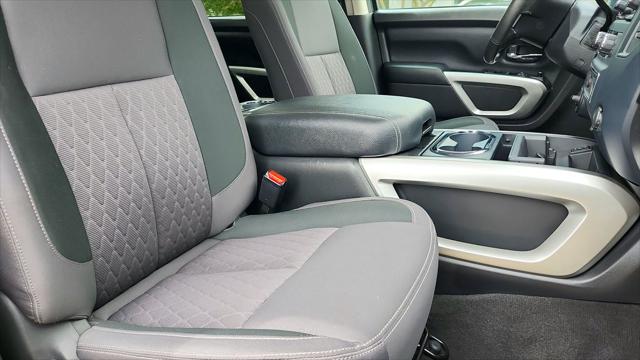 2024 Nissan Titan XD Crew Cab SV 4x4