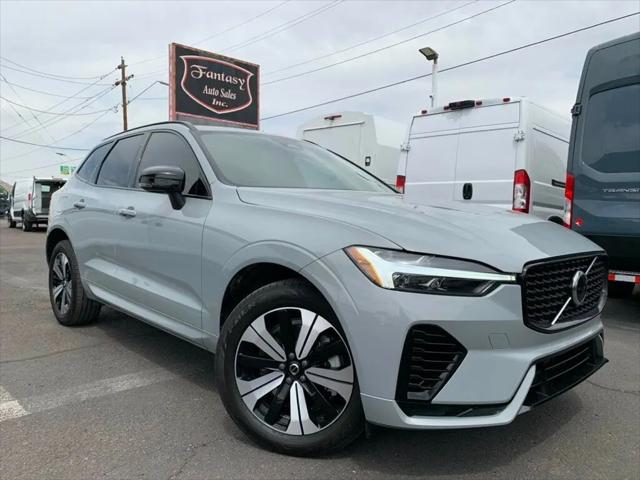 2024 Volvo XC60 Recharge T8 Core Dark Theme