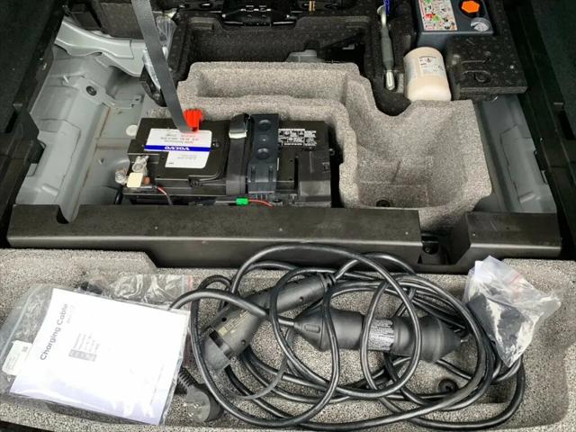 2024 Volvo XC60 Recharge T8 Core Dark Theme