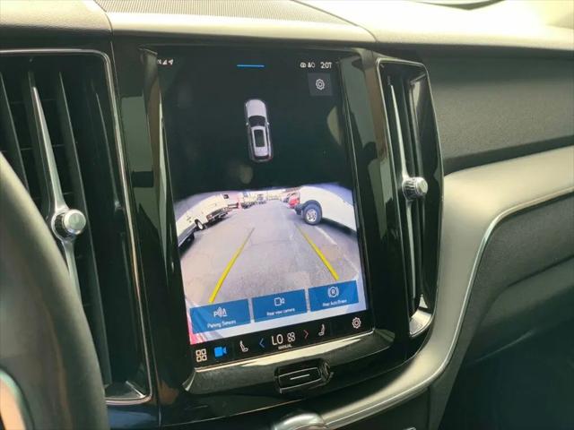 2024 Volvo XC60 Recharge T8 Core Dark Theme