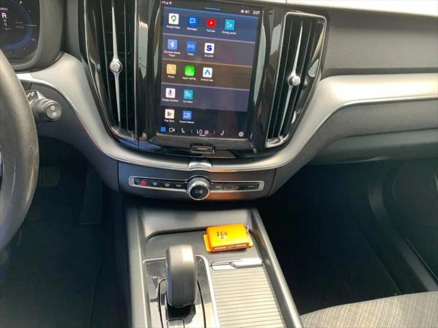 2024 Volvo XC60 Recharge T8 Core Dark Theme
