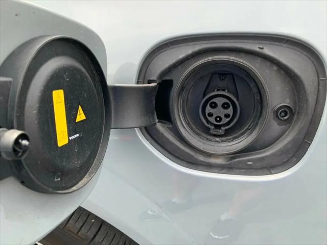 2024 Volvo XC60 Recharge T8 Core Dark Theme