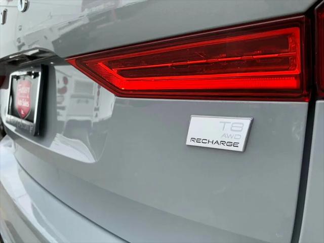 2024 Volvo XC60 Recharge T8 Core Dark Theme