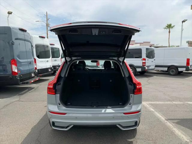 2024 Volvo XC60 Recharge T8 Core Dark Theme