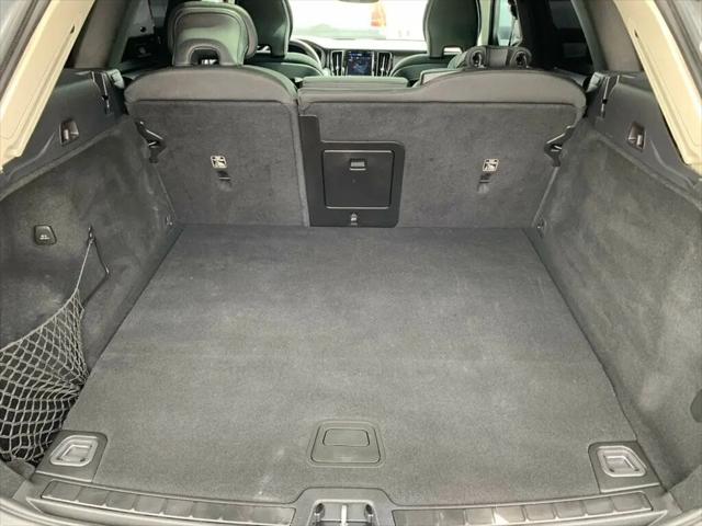 2024 Volvo XC60 Recharge T8 Core Dark Theme