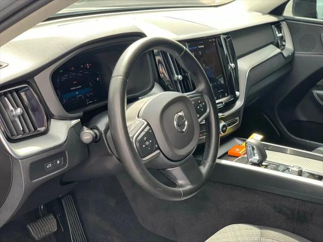 2024 Volvo XC60 Recharge T8 Core Dark Theme