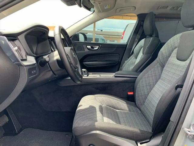 2024 Volvo XC60 Recharge T8 Core Dark Theme
