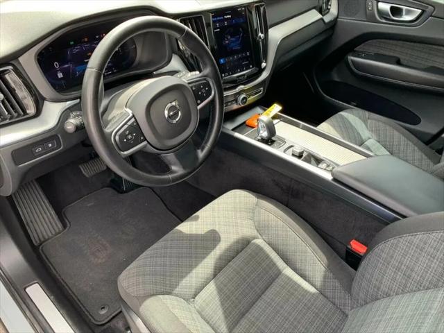 2024 Volvo XC60 Recharge T8 Core Dark Theme