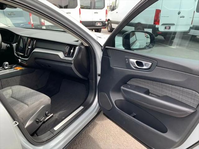 2024 Volvo XC60 Recharge T8 Core Dark Theme