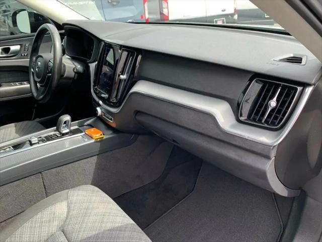 2024 Volvo XC60 Recharge T8 Core Dark Theme