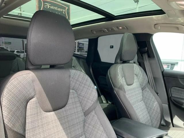 2024 Volvo XC60 Recharge T8 Core Dark Theme