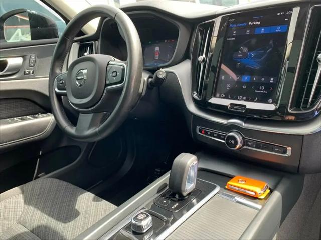 2024 Volvo XC60 Recharge T8 Core Dark Theme