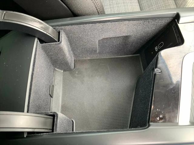2024 Volvo XC60 Recharge T8 Core Dark Theme