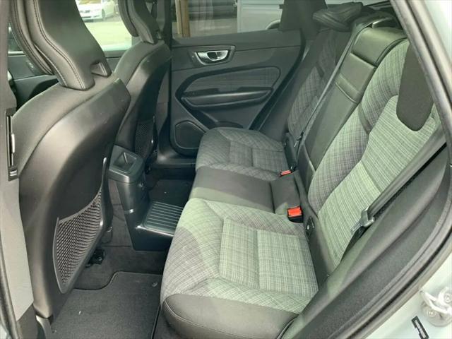 2024 Volvo XC60 Recharge T8 Core Dark Theme