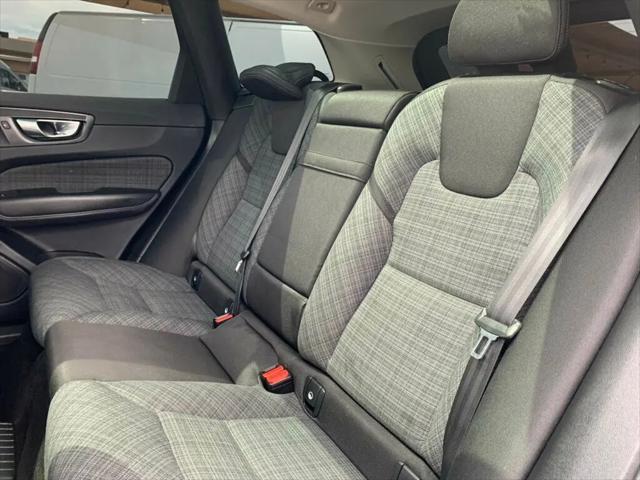 2024 Volvo XC60 Recharge T8 Core Dark Theme