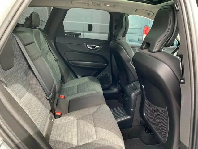 2024 Volvo XC60 Recharge T8 Core Dark Theme