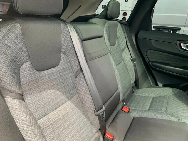 2024 Volvo XC60 Recharge T8 Core Dark Theme