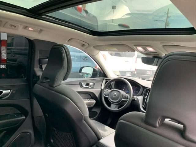 2024 Volvo XC60 Recharge T8 Core Dark Theme