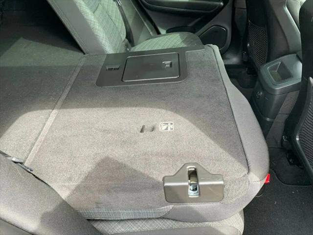 2024 Volvo XC60 Recharge T8 Core Dark Theme
