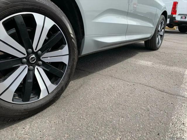 2024 Volvo XC60 Recharge T8 Core Dark Theme