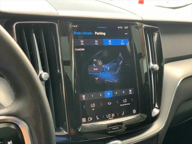 2024 Volvo XC60 Recharge T8 Core Dark Theme